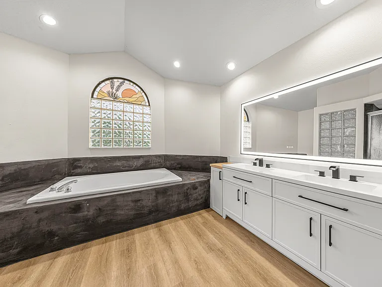 375 N Highview Ave — Photo 8