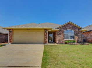 613 SW 38th Pl, Moore, OK 73160