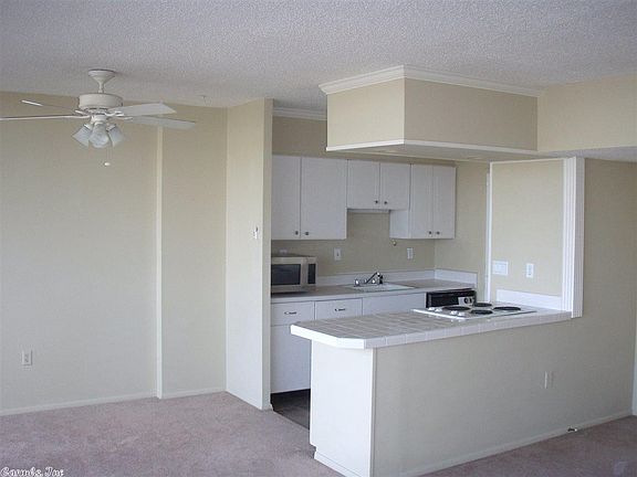 2nd image of 700 E 9th St APT 6F