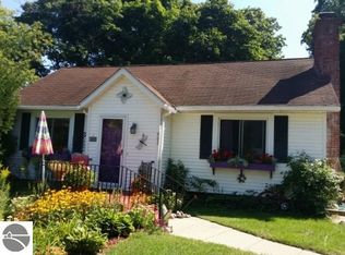 602 E 6th St, Clare, MI 48617