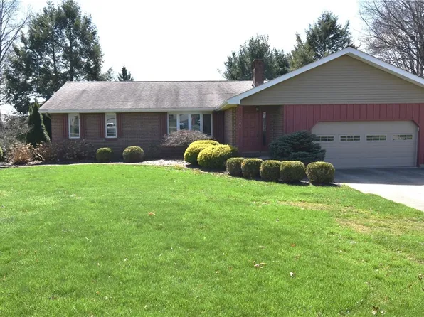 7106 White Oak Dr, Hubbard, OH 44425