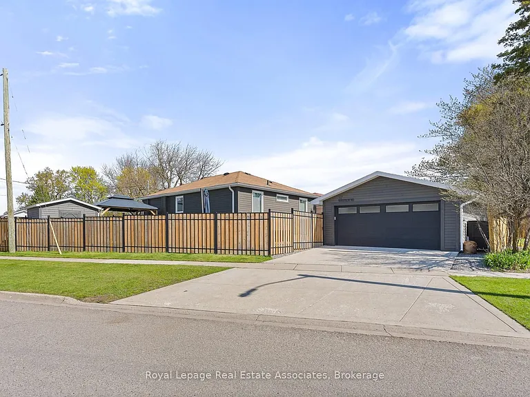 37 Windsor Rd — Photo 31