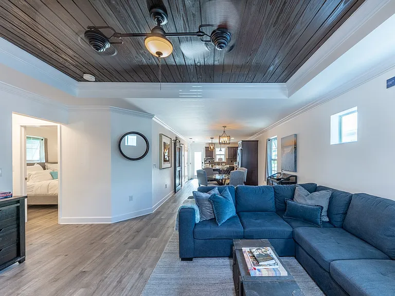 327 Harvey St — Photo 10