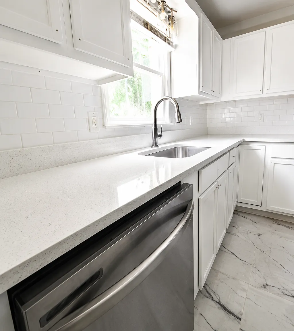 2 bed, 1280 sqft, $2,100 — Photo 2
