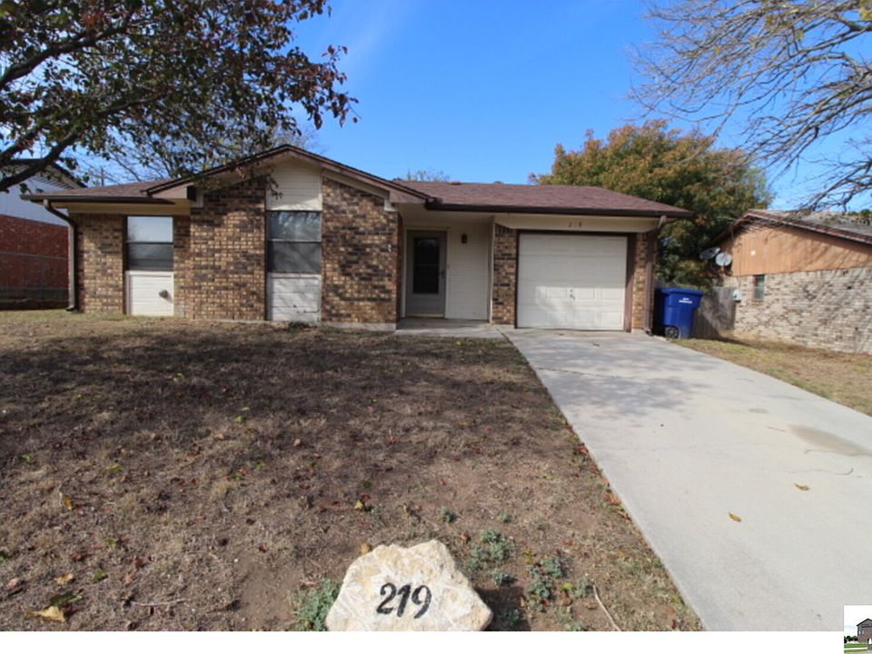 1st image of 219 Blanket Dr