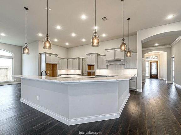 3rd image of 1701 Blanco Bend Dr