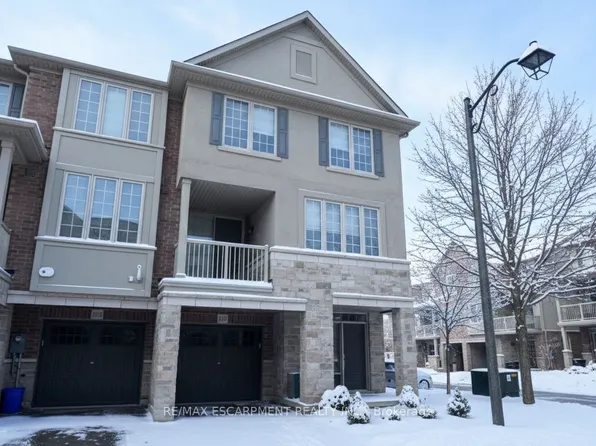 3112 Cornell Cmn, Oakville, ON L6H 0R1