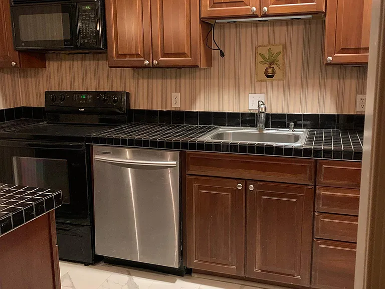 2404 Barracks Ct #1 — Photo 6