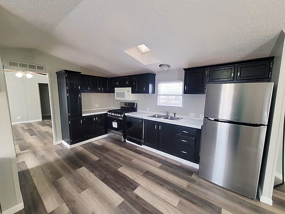 5th image of 72 Deerwood Park