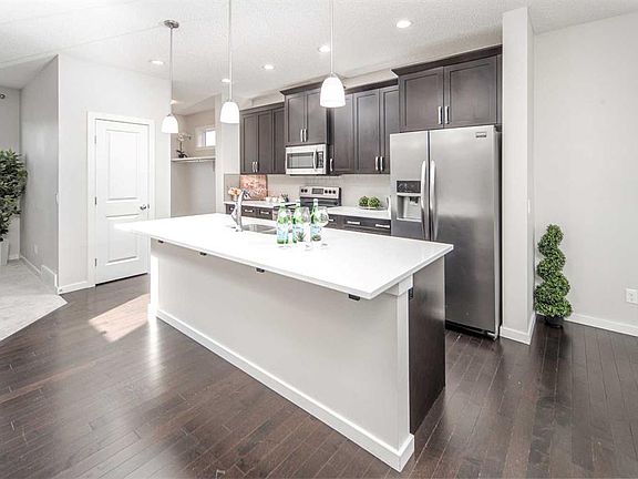 3rd image of 25 E Marquis Pl SE