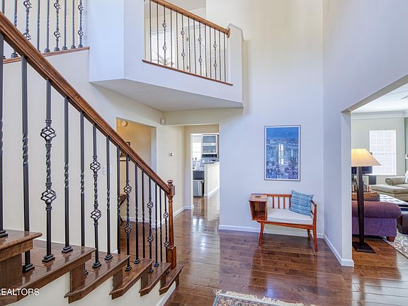 3rd image of 6640 Creekhead Dr
