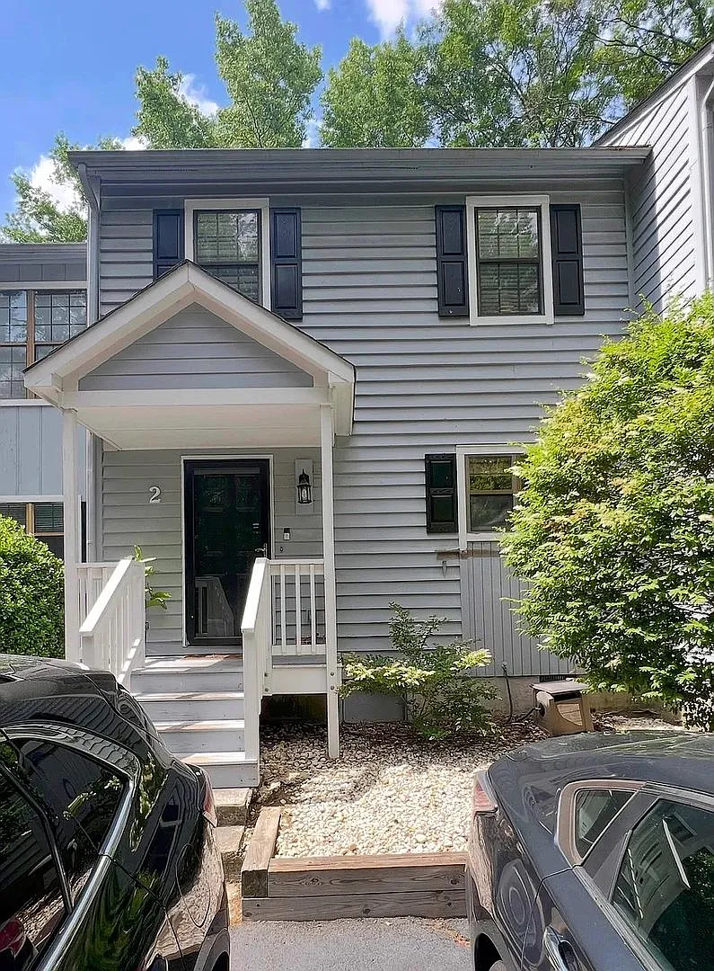 Room in 3 Bedroom home in Durham — Photo 1