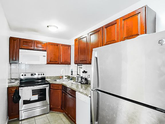 2nd image of 304 W 56th St APT 3B
