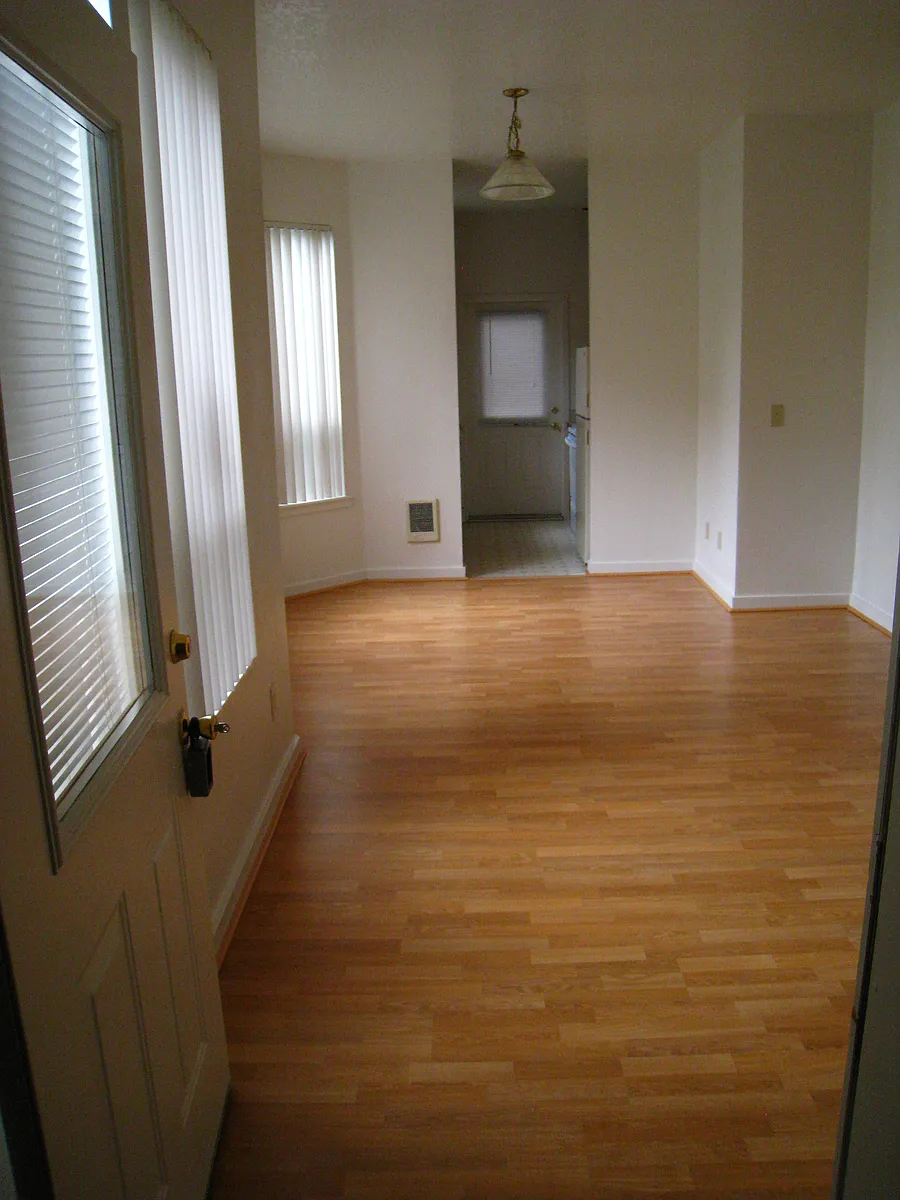 Building Photo - 4943 NE 10th Ave #2