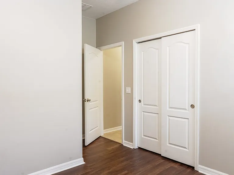 1859 Castleton Dr — Photo 12