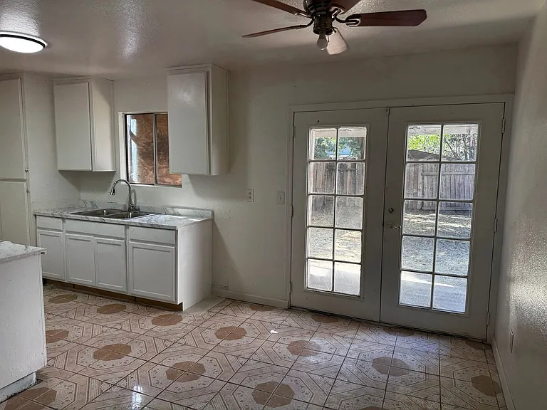 6284 Porterfield Ct — Photo 11