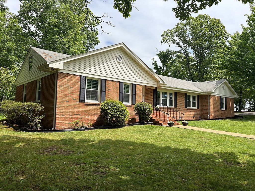 302 Massey Ln - Property Image