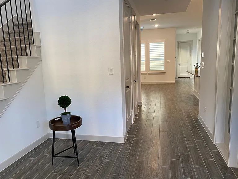 open and plenty of natural lights upon entryway