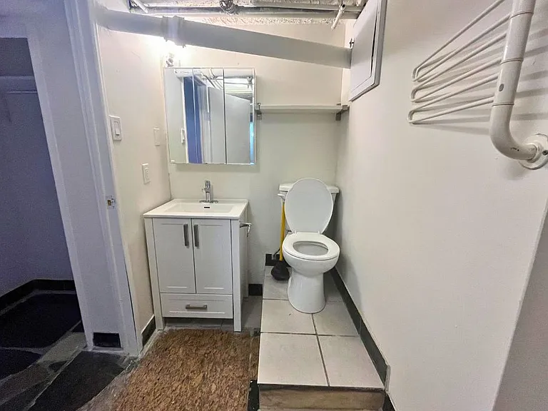 315 Frank St — Photo 26
