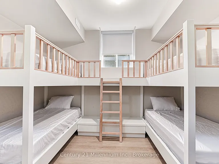 82 Goldie Ct — Photo 36