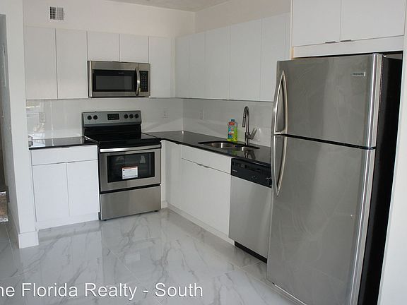 2nd image of 2140 NE 56th St APT 3