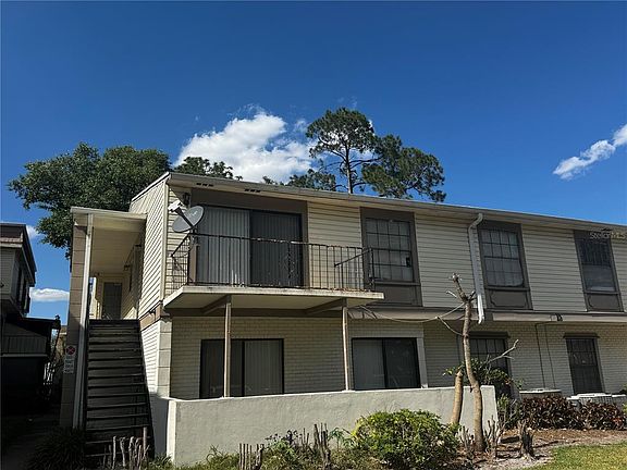 3rd image of 5917 VILLAGE CIRCLE #5917