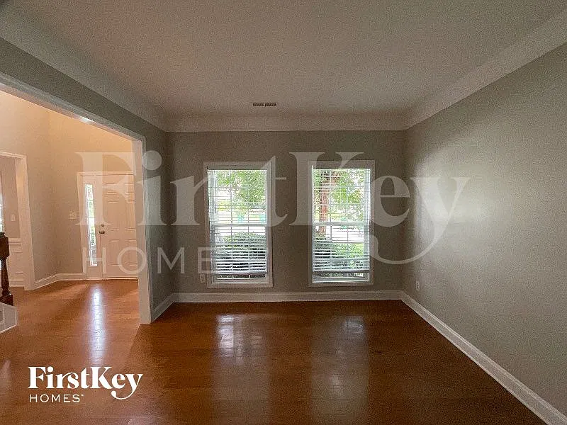 5 bed, 3.0 bath, 3405 sqft, $3,160 — Photo 3