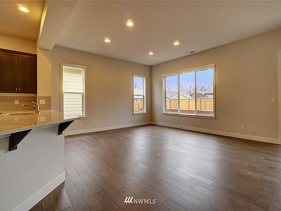 4th image of 14312 189th Street E