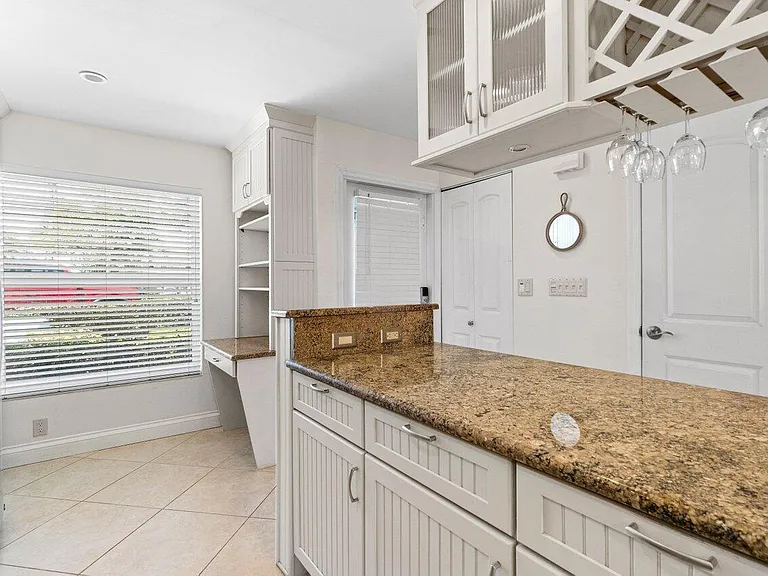 842 SE 19th Ave #103 — Photo 9