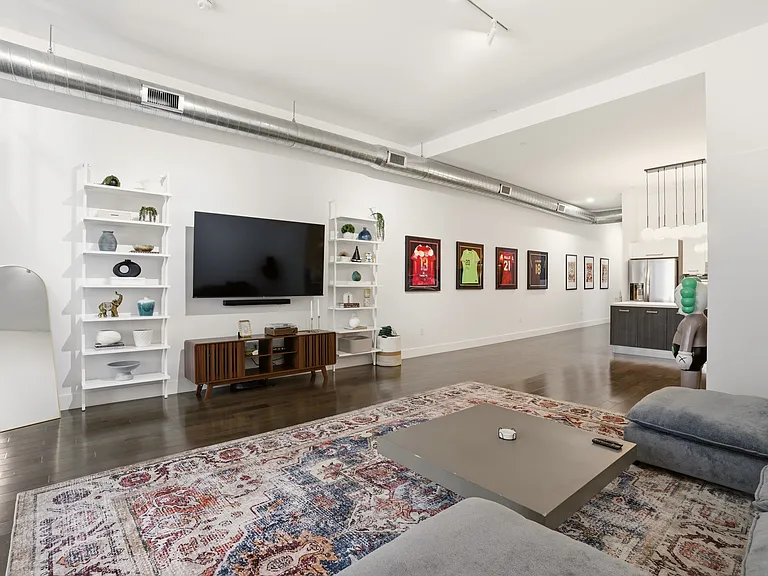 433 Pine Ave #306 — Photo 6