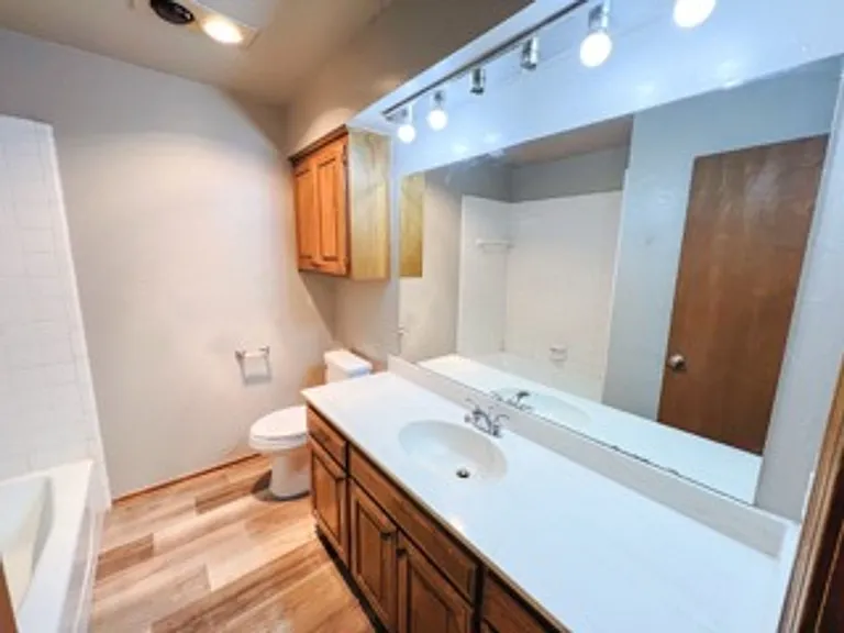 213 Woodbridge Cir — Photo 13