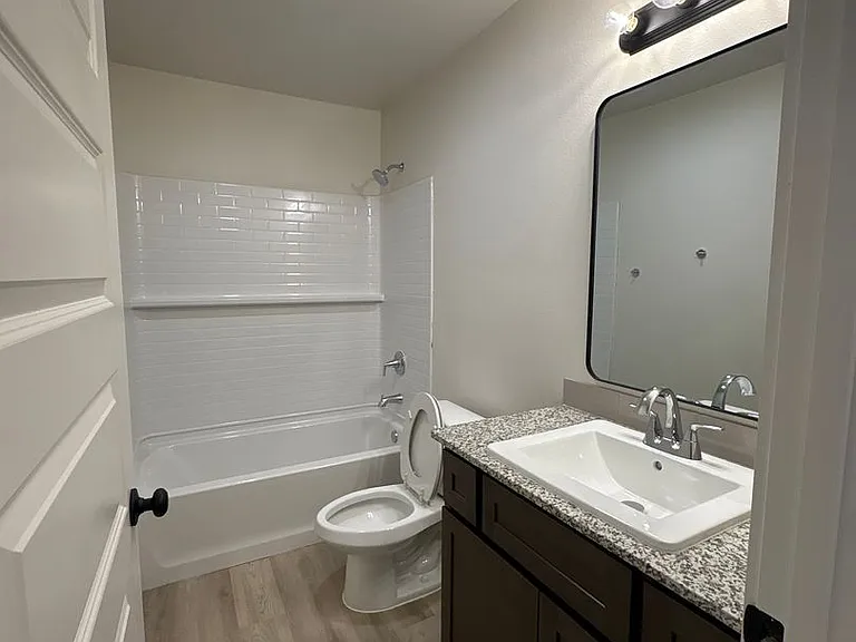 1205 Cottonwood Ave — Photo 4