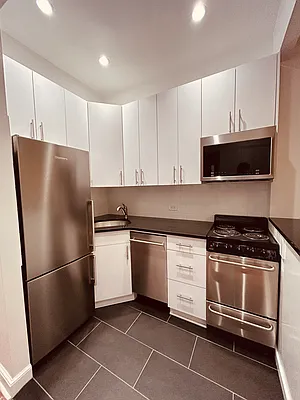 Rented by Metropolis Real Estate of Manhattan | media 12