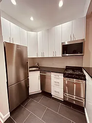 Rented by Metropolis Real Estate of Manhattan