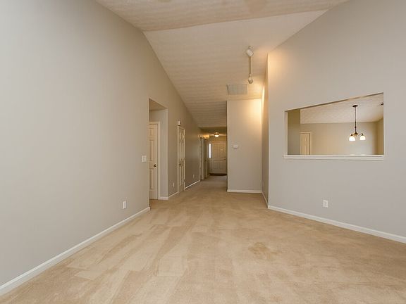 3rd image of 133 Village Trce