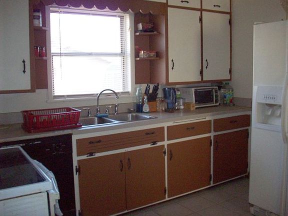 5th image of 303 E Leslie St