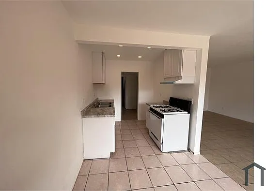 505 Greenbrier Dr