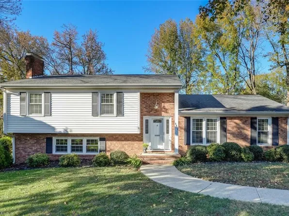 2910 Bedford Ct, Burlington, NC 27215