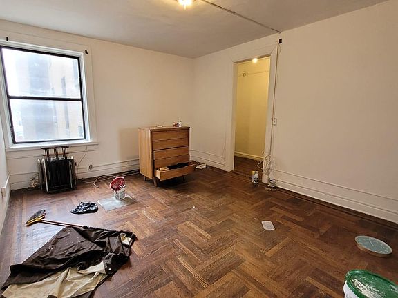 5th image of 2573 Wallace Ave #2