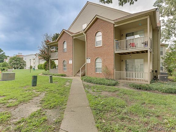 3rd image of 518 Thorncliff Dr APT 104