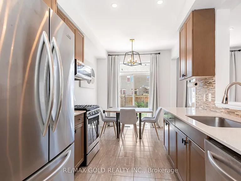 112 Hanson Cres — Photo 14