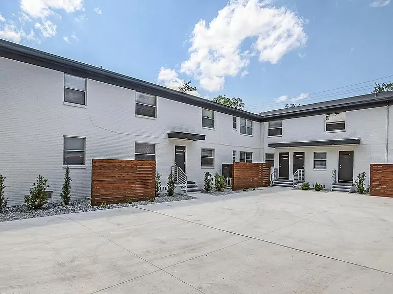 2160 Riverside Ave #3 — Photo 3