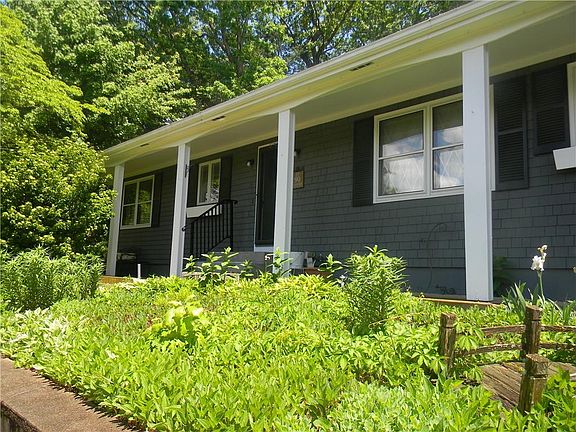 5th image of 90 Quaker Dr