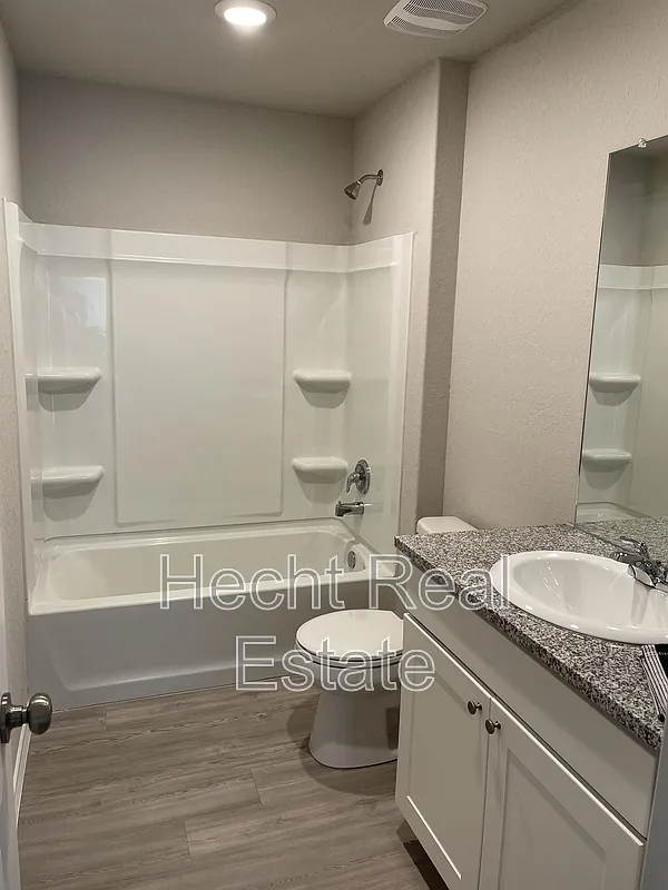 3 bed, 2.0 bath, 1440 sqft, $1,425 — Photo 2