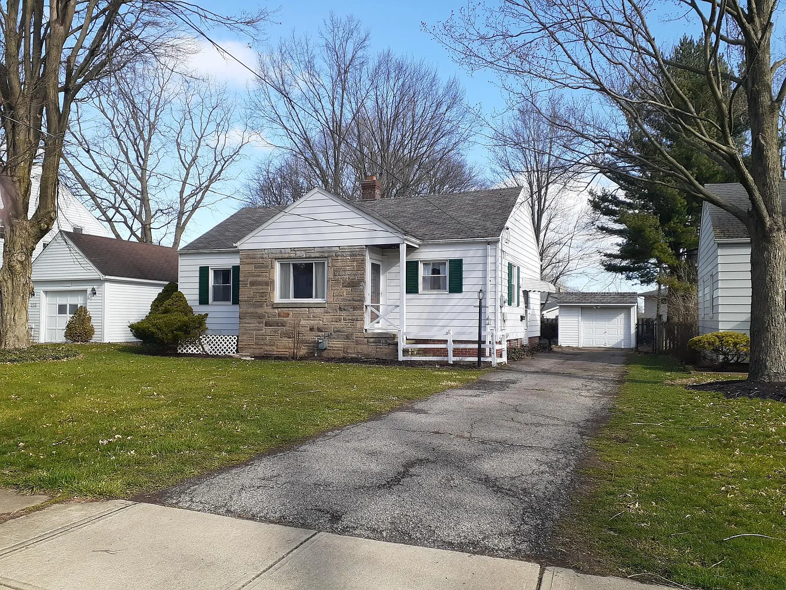 21444 Northwood Ave photo 1
