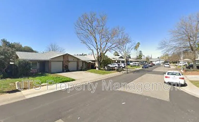 2662 Los Nogales Way — Photo 1