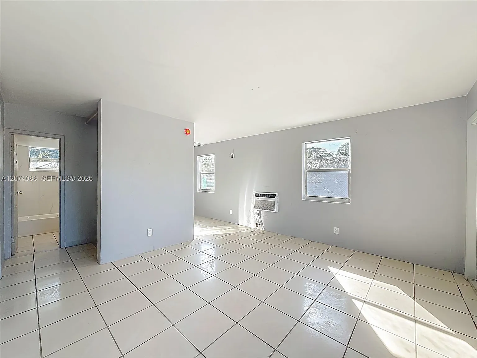 2 bed, 1.0 bath, 728 sqft, $1,900 — Photo 3