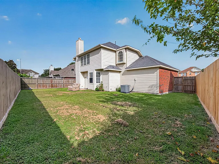 4011 Alexis Cir — Photo 6