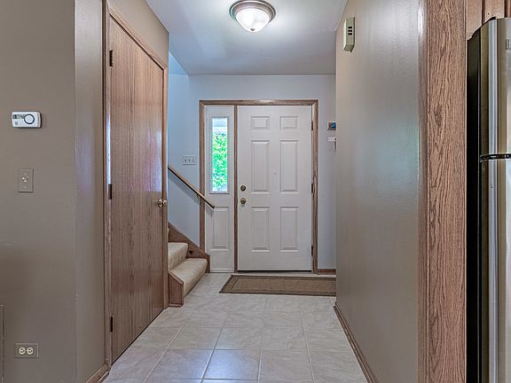 2nd image of 121 Villa Circle Dr #11