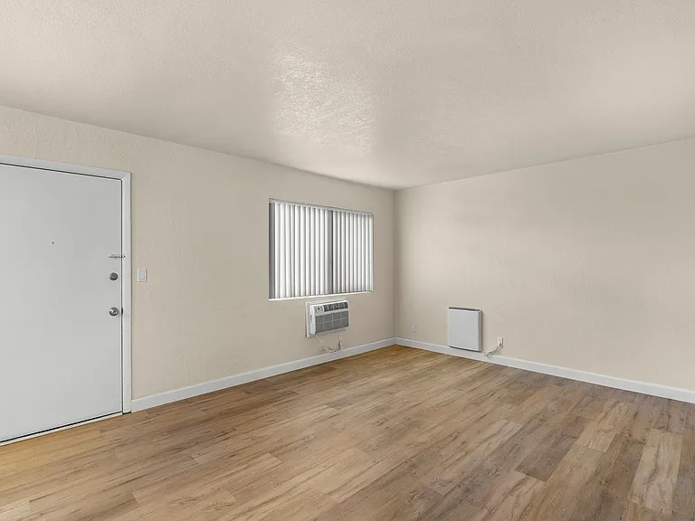 Briarwood Apartments - Riverside, CA — Photo 55